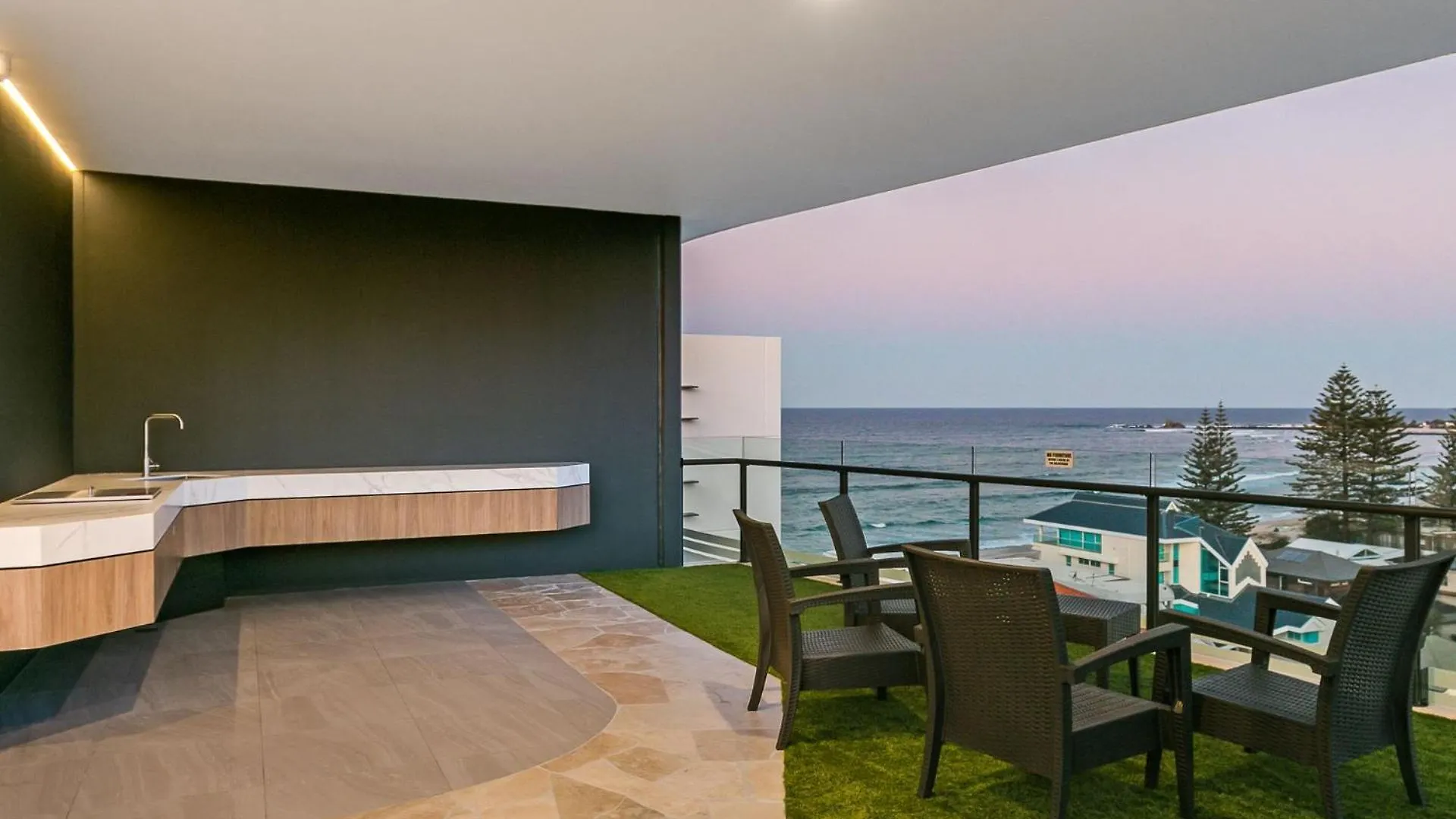 Village 804 Gold Coast 0*,  Avustralya